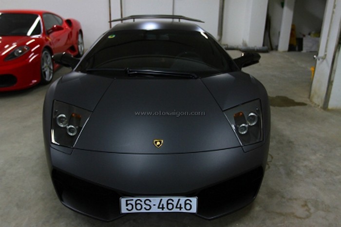 Lamborghini đã giảm 100kg trọng lượng xe và tăng công suất động cơ V12 6.5L lên 670 mã lực